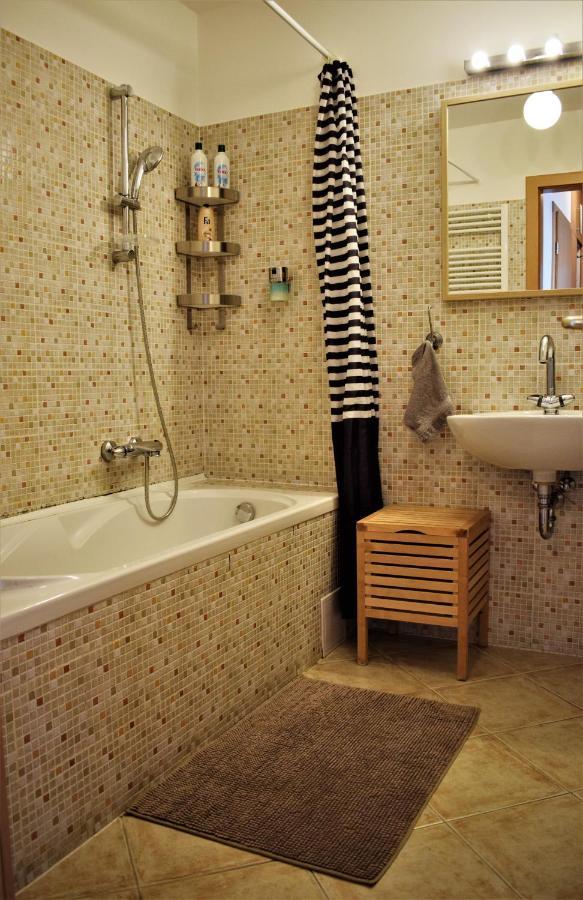 Cosy Apartment In Budapest Downtown With Free Garage Parking Esterno foto